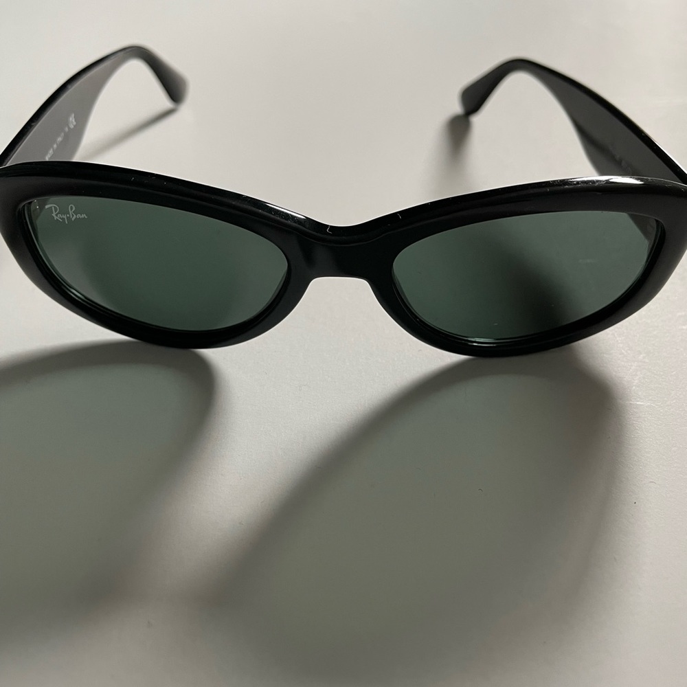 Ray-bam sunglasses. In perfect condition. Worn less than 5 times.